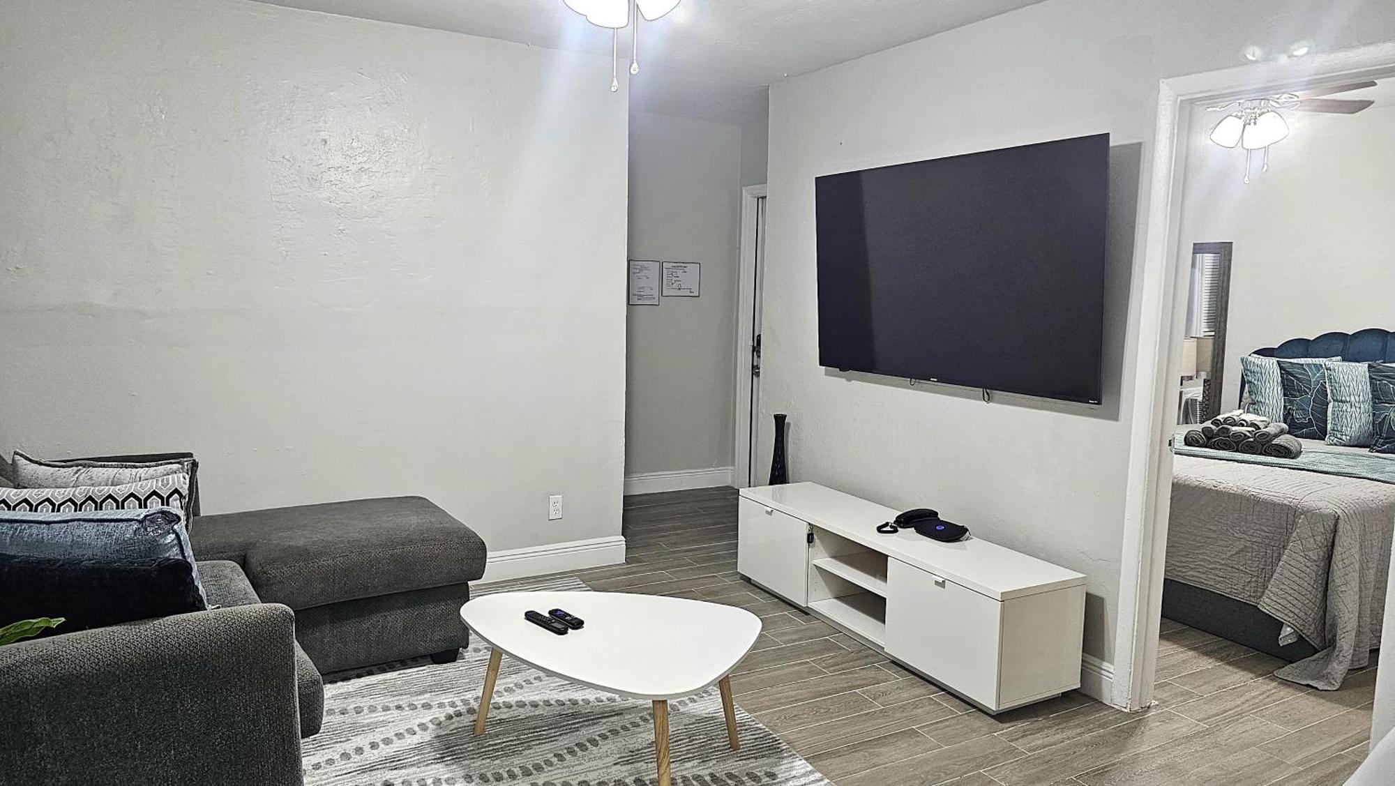 Big Tv Apartment 5 Miles From Hard Rock Casino Hollywood Exterior foto